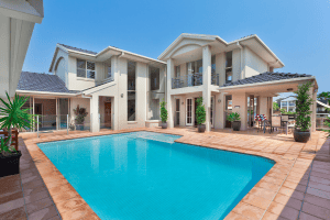 Orlando real estate guide-single family home with a pool image